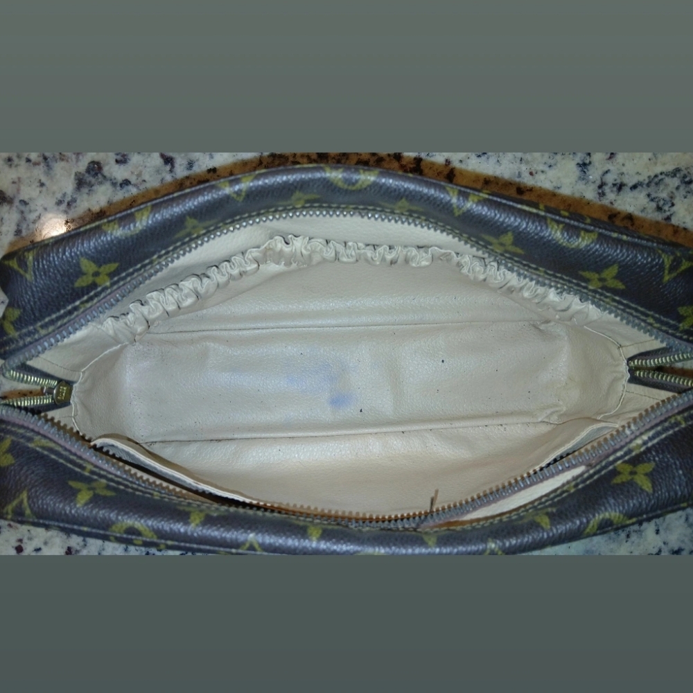 LOUIS VUITTON VINTAGE MAKEUP BAG - Picture 9 of 13